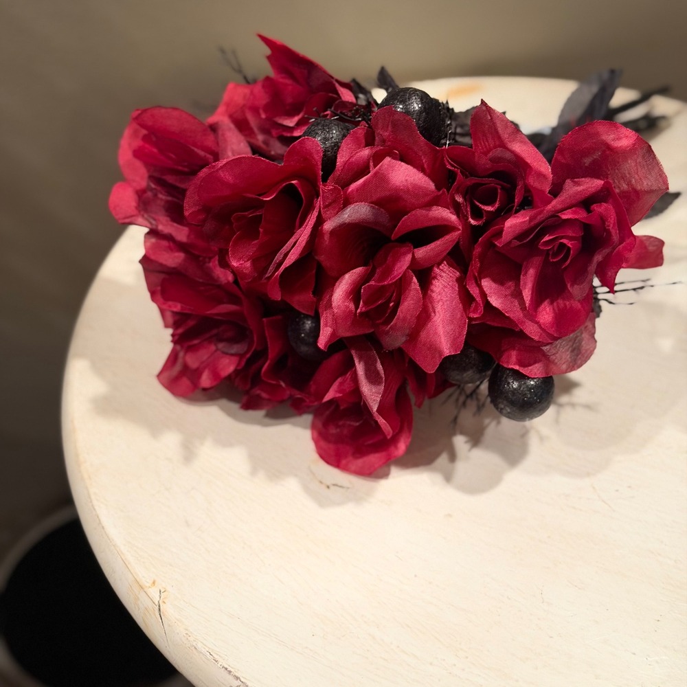 Gothic Romance Skull Rose Bouquet Dark Floral Arrangement Halloween Decor